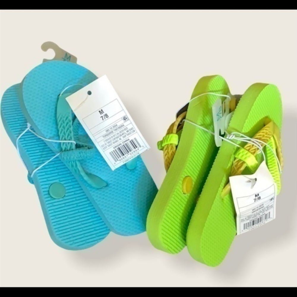 Cat & Jack Flip Flops, you get both pair